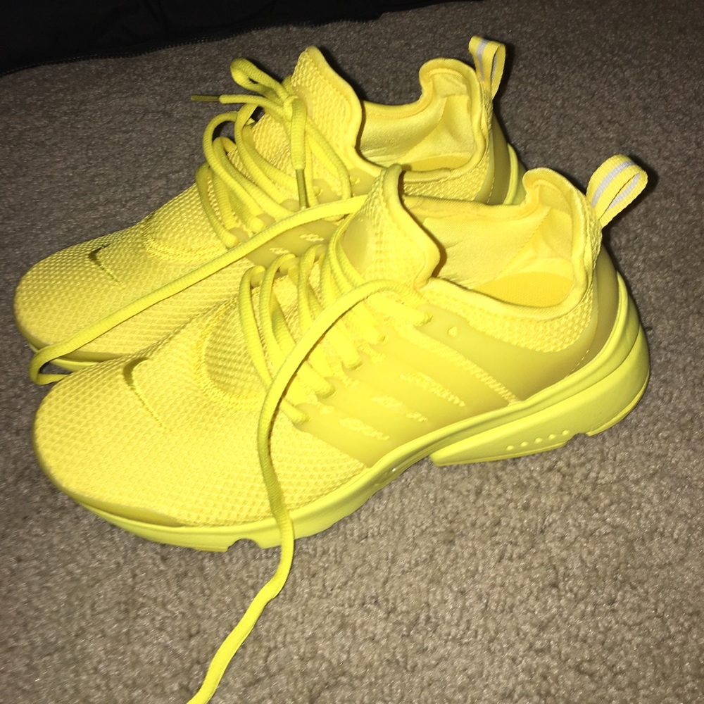 COPY - Banana yellow Nike prestos
